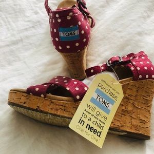 Women’s Toms wedges size 10